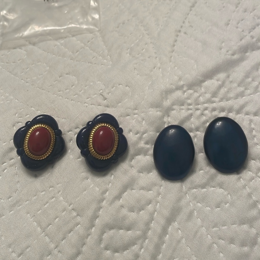 Set of 2 Vintage Clip On Earrings